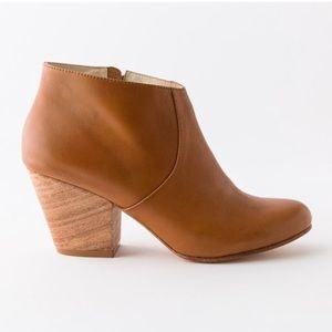 Fortress of Inca Adriana Coco booties size 6